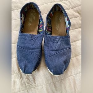 Toms classic navy blue women's 6.5W slip on canvas